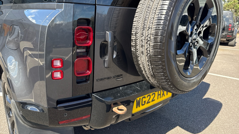 Land Rover Defender 2.0 P400e X-Dynamic S 110 5dr Auto Estate